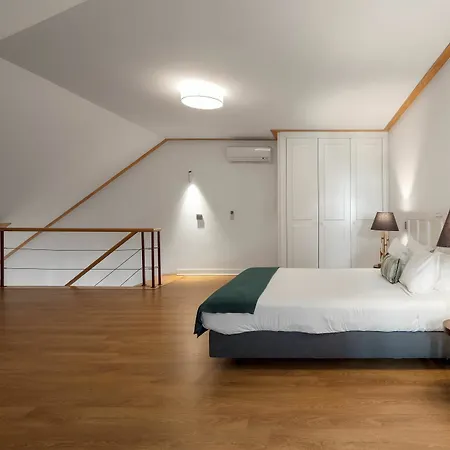 Serviced - Chiado Emenda * Lisbon