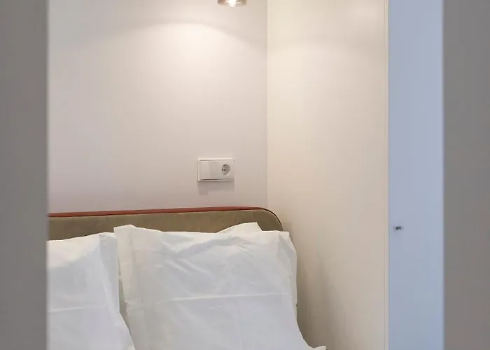 Lsa Chiado Emenda By Numa Daire Lisboa